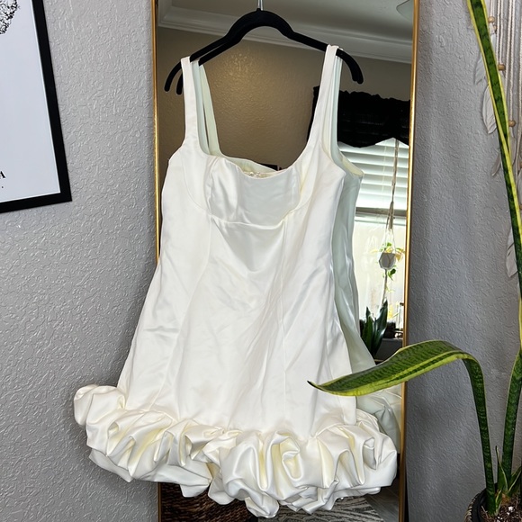 House of CB ‘Lilou’ Ivory Ruffle Hem Mini Dress NWOT - Picture 7 of 9